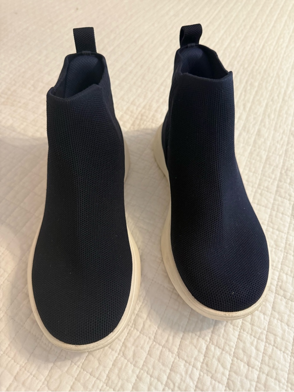 Vivaia Women’s Slip-On Knit Sneakers in Navy with White Sole